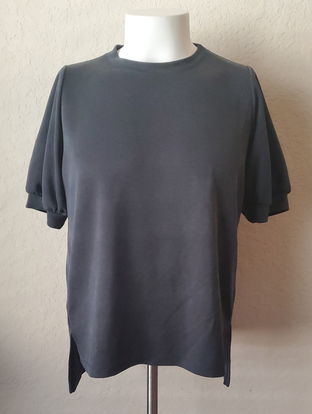 Très Bien Women's Puff Short Sleeve Crewneck Top Charcoal Grey Size L